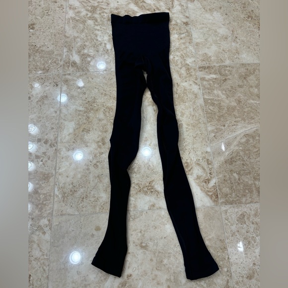 Skims Body Sculpting Leggings. Black. Size S/M - Picture 2 of 10